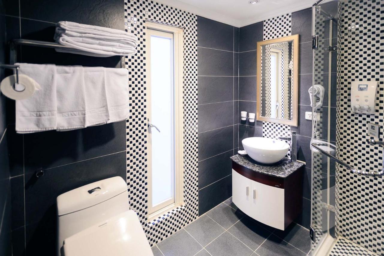 Kiwi Hotel Mrt Wenxin Branch Taichung Eksteriør billede