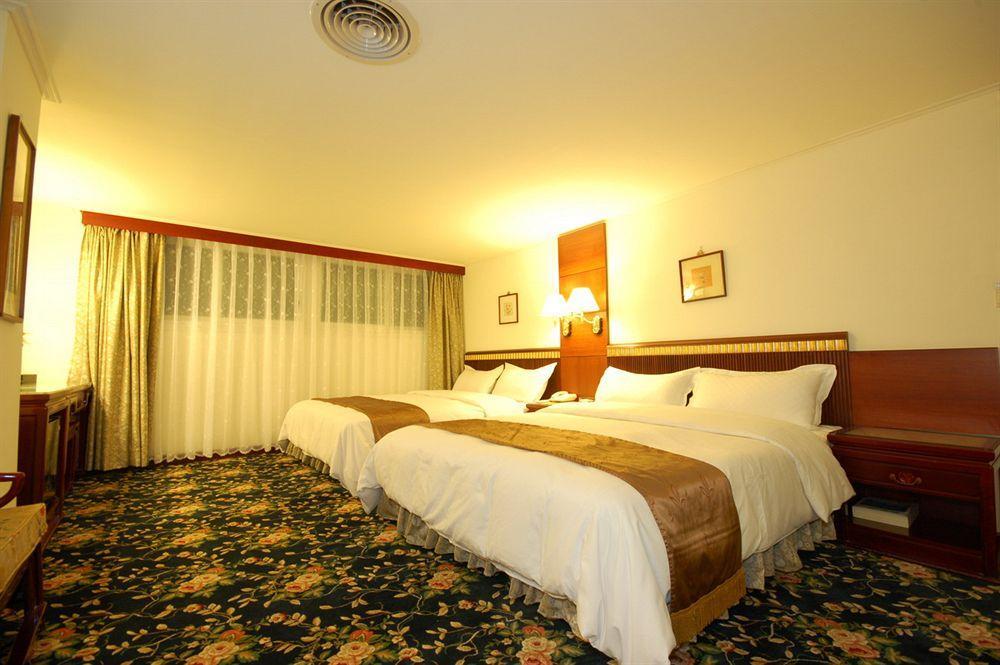 Kiwi Hotel Mrt Wenxin Branch Taichung Eksteriør billede