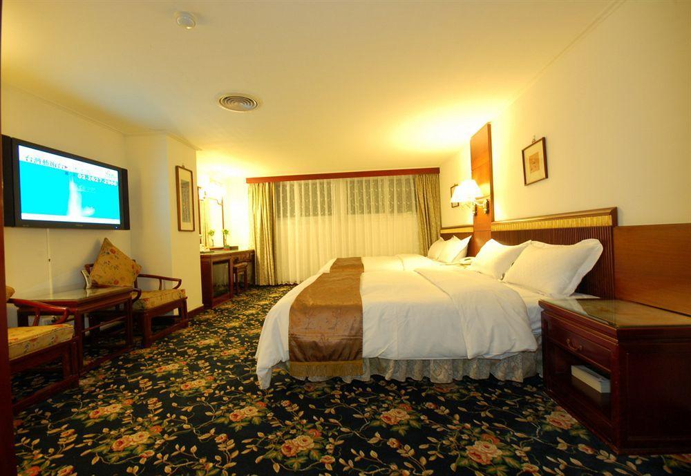 Kiwi Hotel Mrt Wenxin Branch Taichung Eksteriør billede