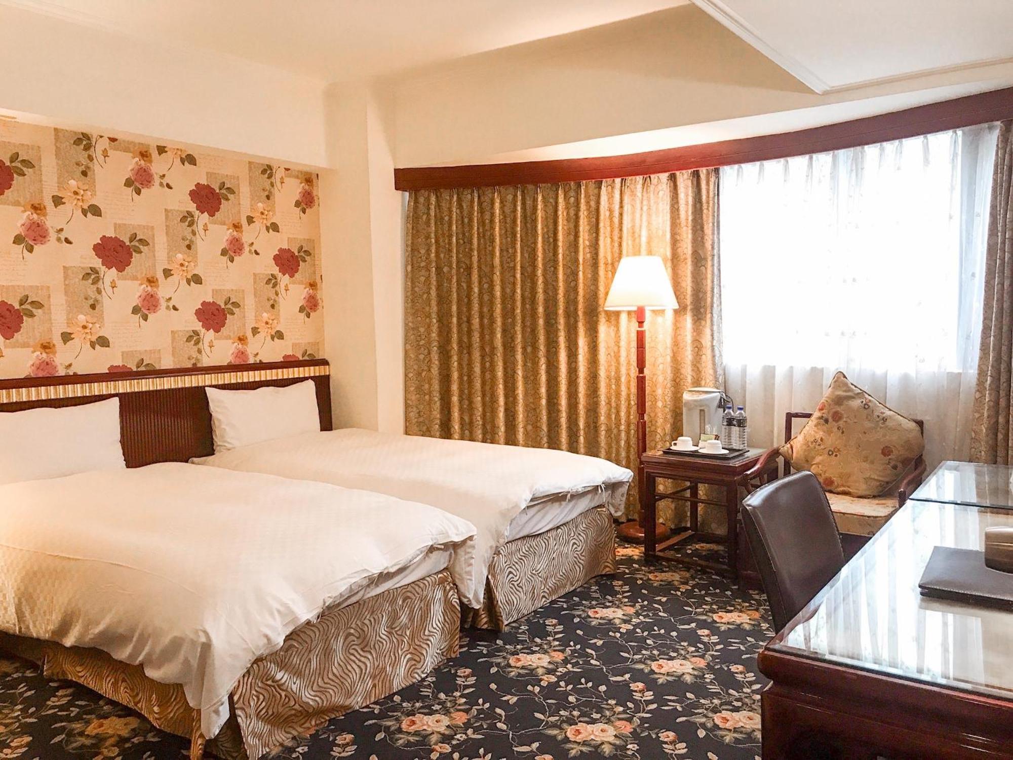 Kiwi Hotel Mrt Wenxin Branch Taichung Eksteriør billede