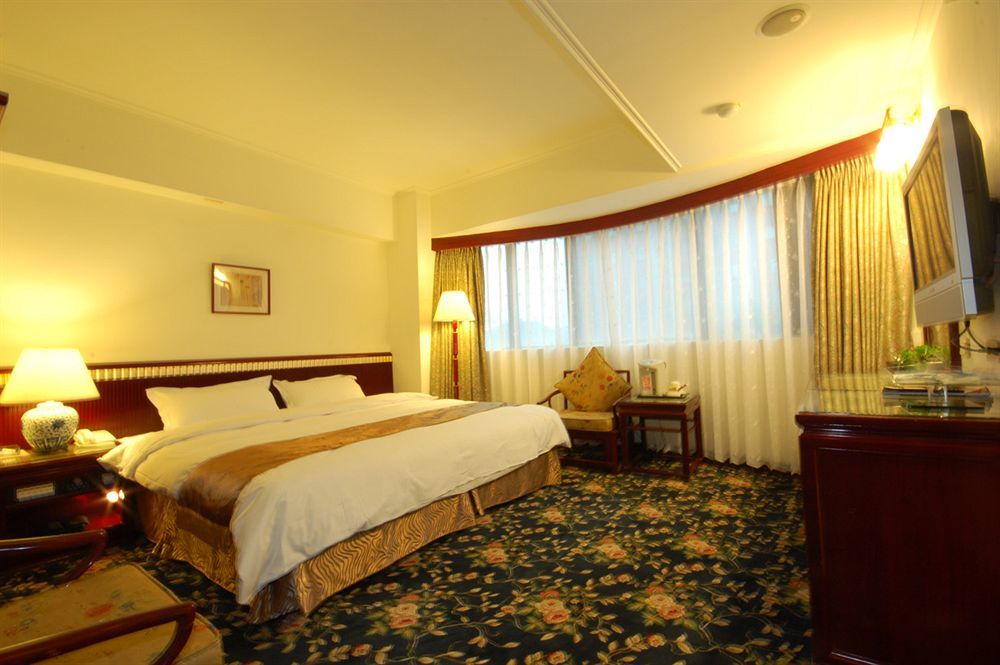 Kiwi Hotel Mrt Wenxin Branch Taichung Eksteriør billede