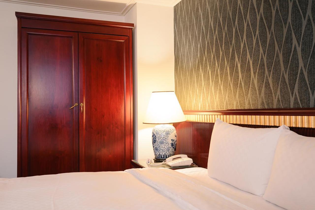 Kiwi Hotel Mrt Wenxin Branch Taichung Eksteriør billede