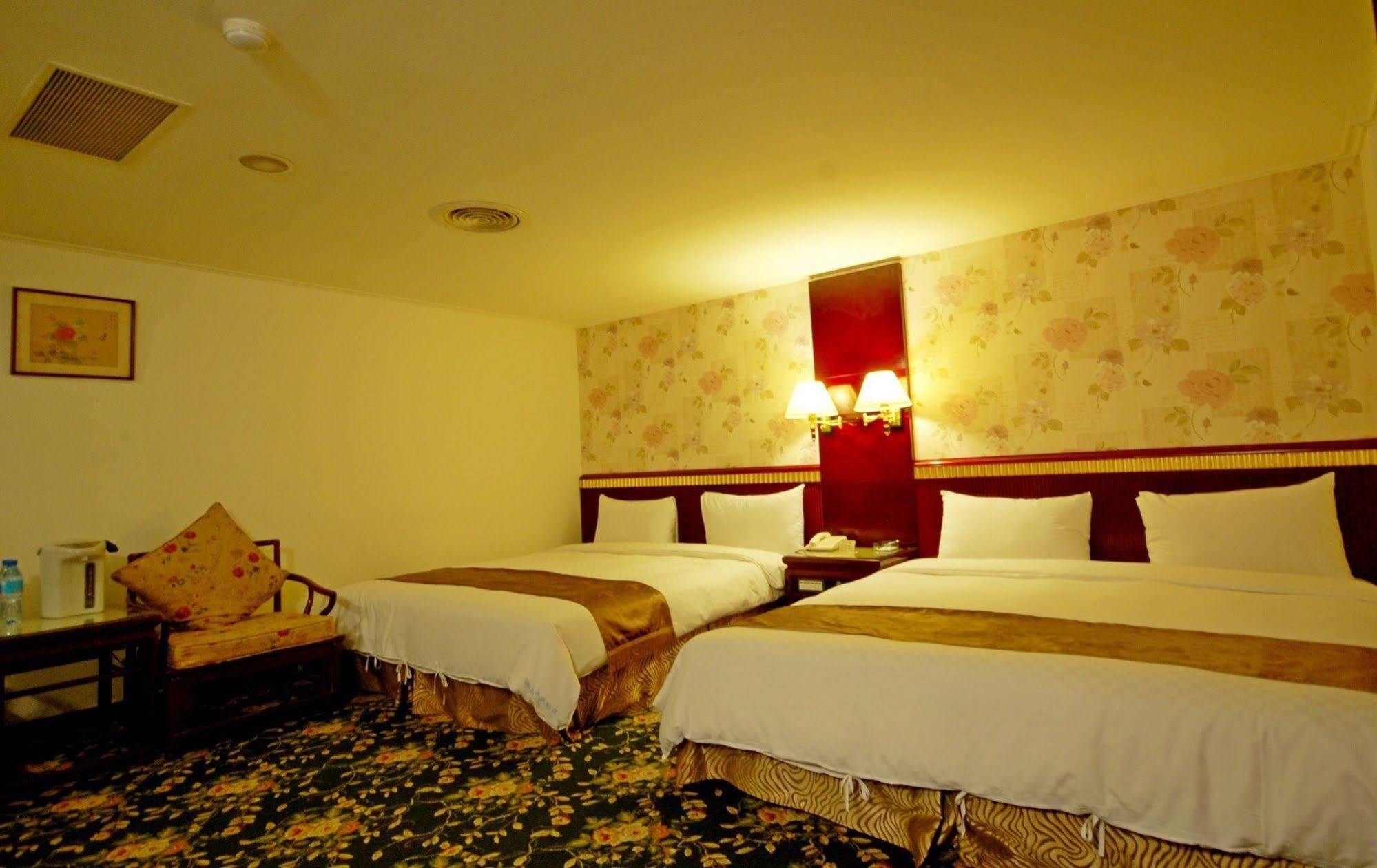 Kiwi Hotel Mrt Wenxin Branch Taichung Eksteriør billede
