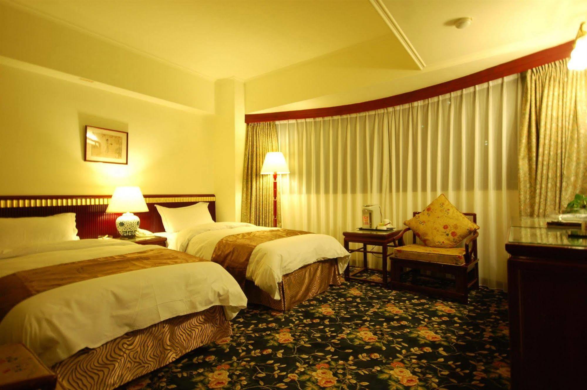 Kiwi Hotel Mrt Wenxin Branch Taichung Eksteriør billede