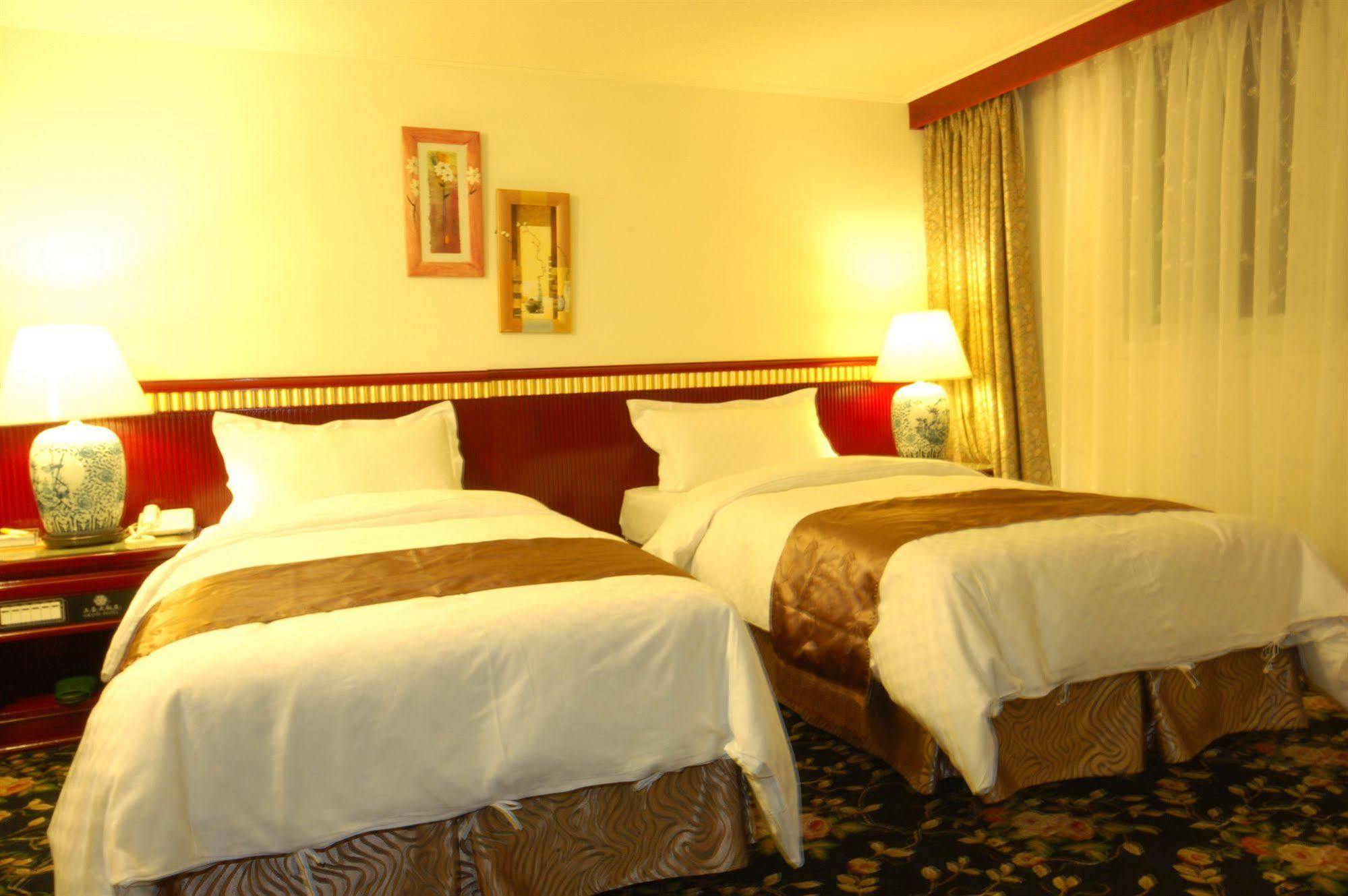 Kiwi Hotel Mrt Wenxin Branch Taichung Eksteriør billede