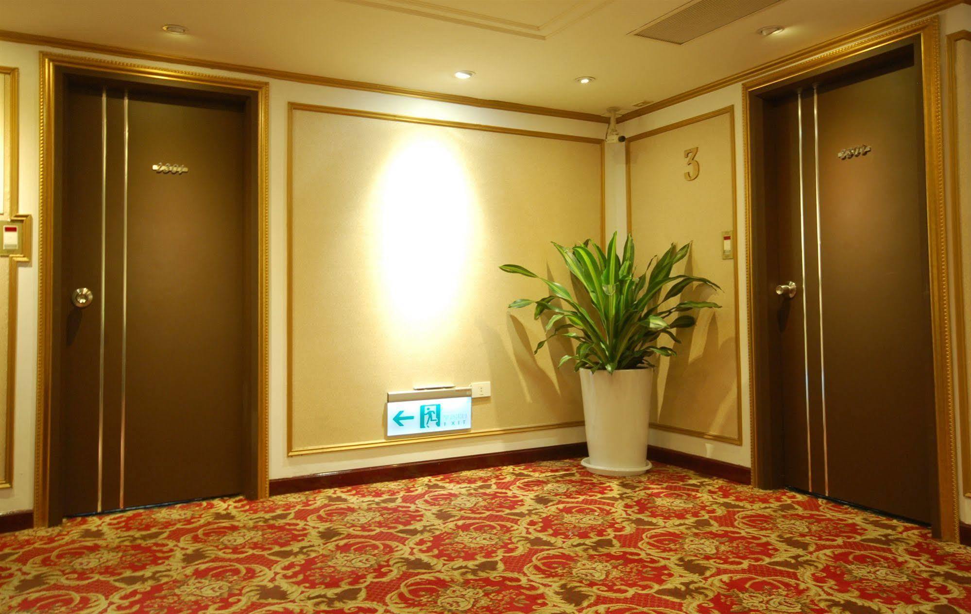Kiwi Hotel Mrt Wenxin Branch Taichung Eksteriør billede